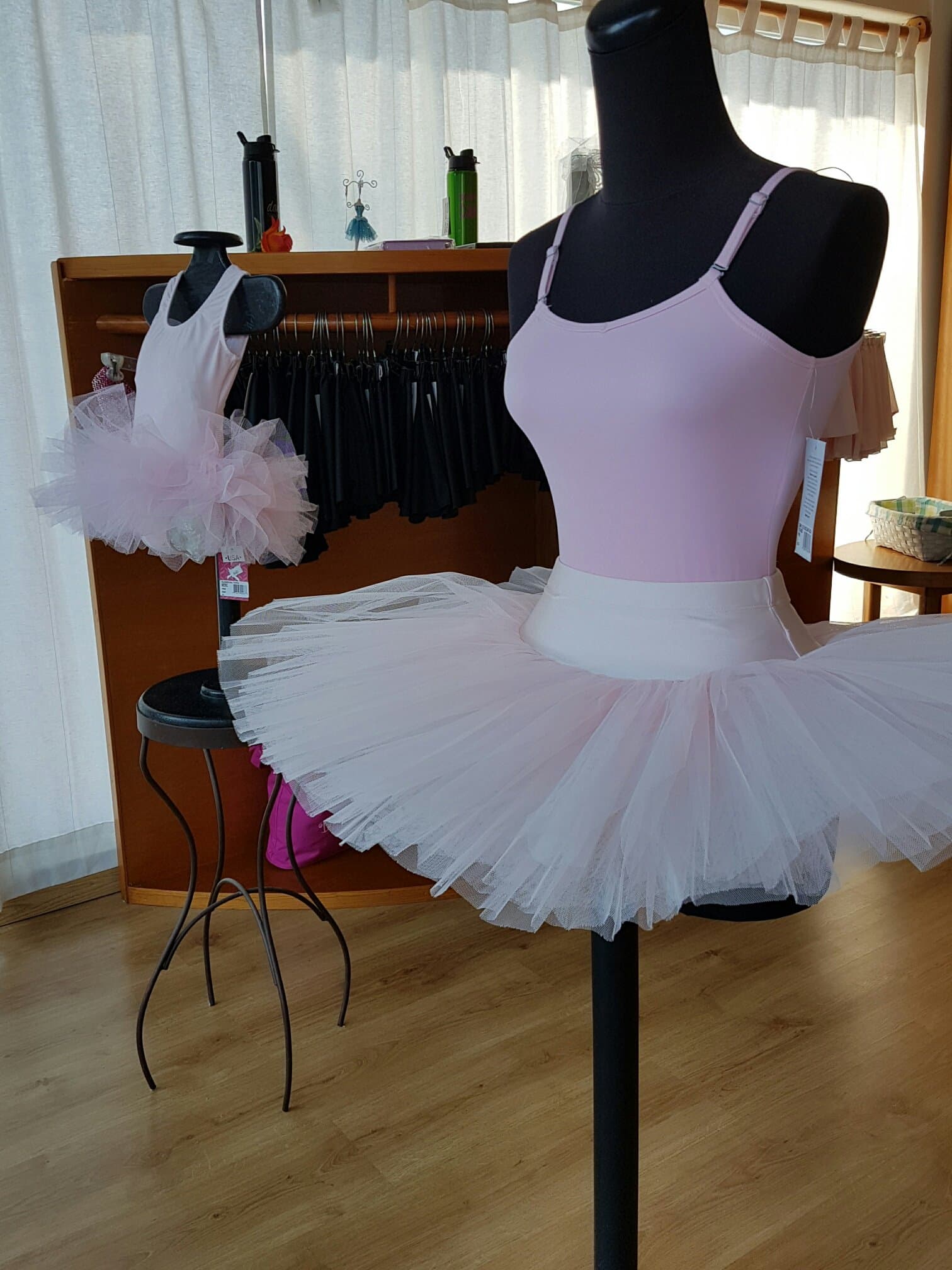 Traspaso Tienda de Ropa, Calazado y Accesorios de Danza en Monterrey – 3 Sucursales - Imagen 1