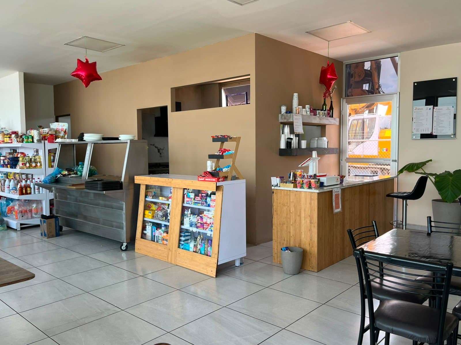 Traspaso Cafetería con Comedor Industrial y Tienda de Conveniencia - Imagen 1